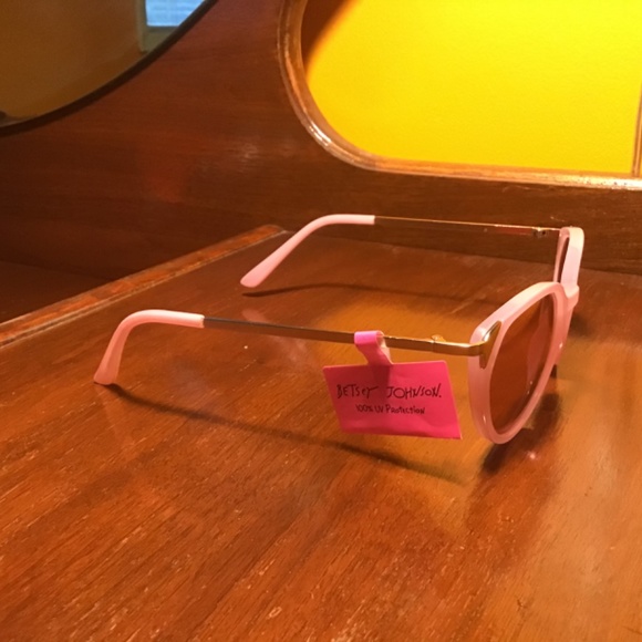 Betsey Johnson Pink & Gold Sunglasses w/case (nwt) - Picture 5 of 7